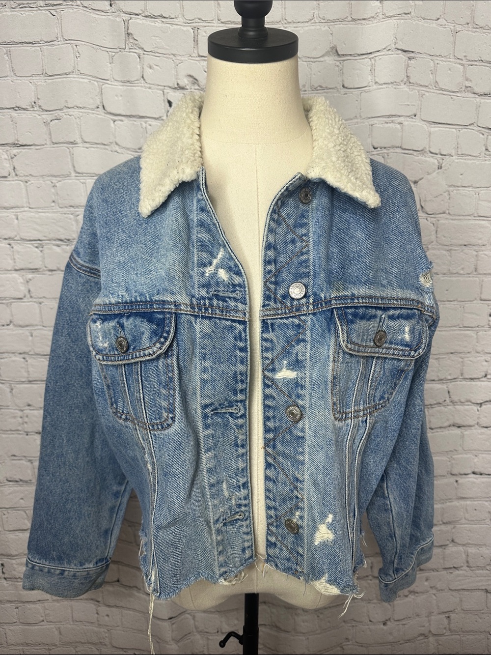 Abercrombie & Fitch Large Cropped Distressed Denim Jacket Sherpa Collar